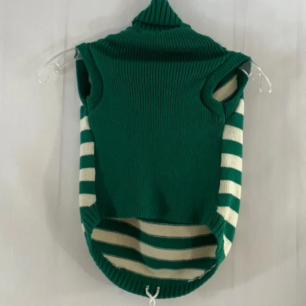 720 10/$50🏄🏻‍♀️ Green and White Striped XS Dog Sweater